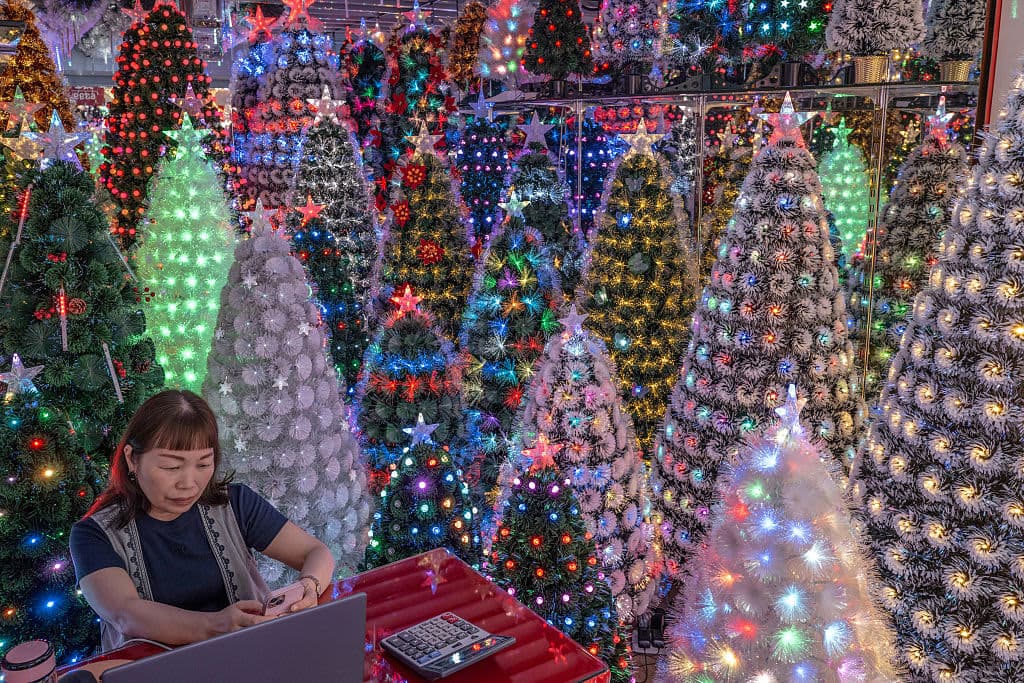 Supply Chain Disruptions Threaten Holiday Retail Margins