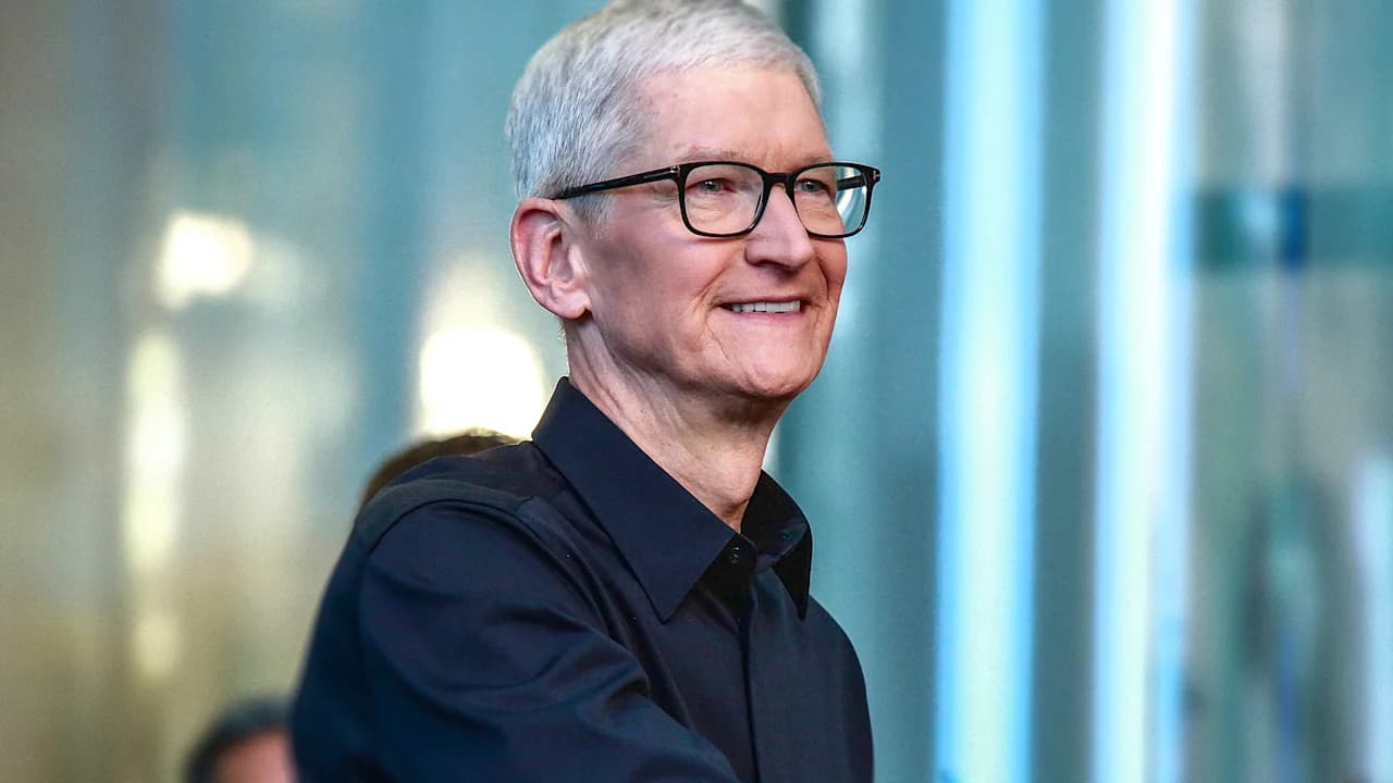 Tim Cook's Daily Email Habit: A Leadership Lesson for Charlotte Execs