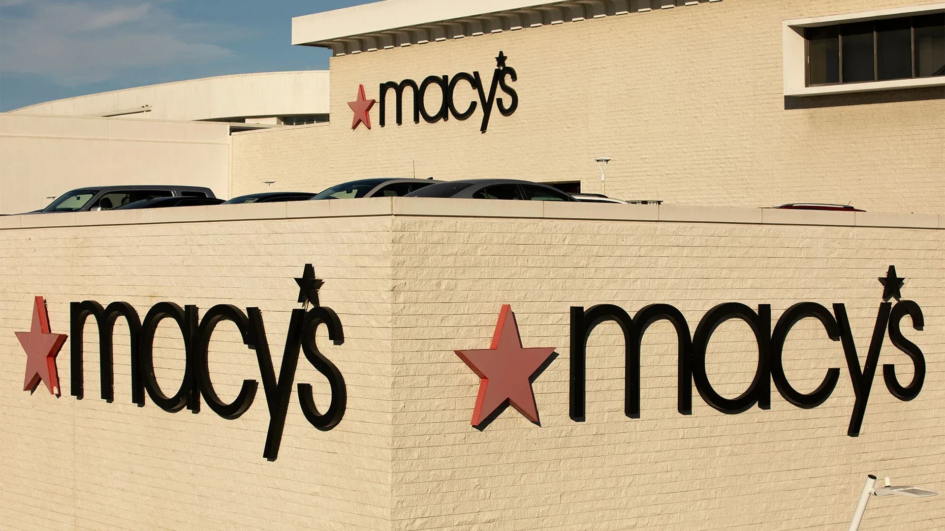 Macy's Accelerates Store Closures Through 2026