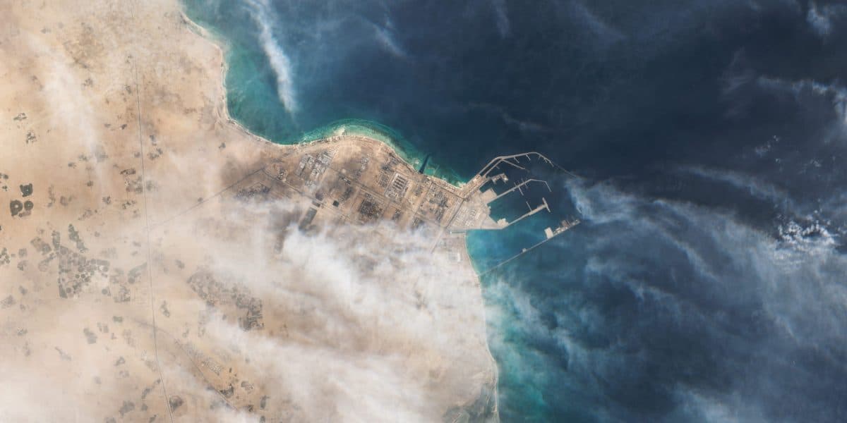 Helium Shortage Threatens AI Infrastructure as Geopolitical Tensions Rise