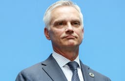 American Airlines CEO Opposes United Merger, Citing Customer Impact