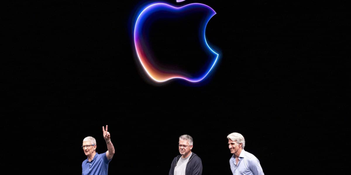 Apple Restructures AI Leadership Amid Strategy Shift