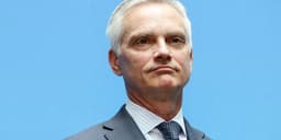 American Airlines CEO Opposes United Merger as 'Anti-Competitive'