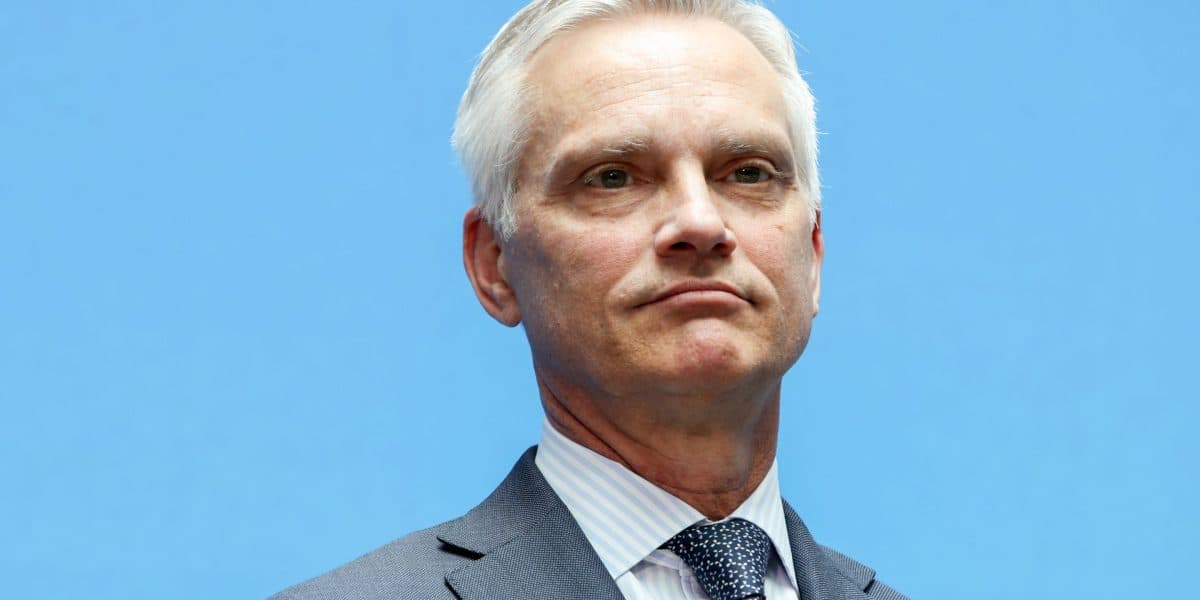 American Airlines CEO Opposes United Merger as 'Anti-Competitive'